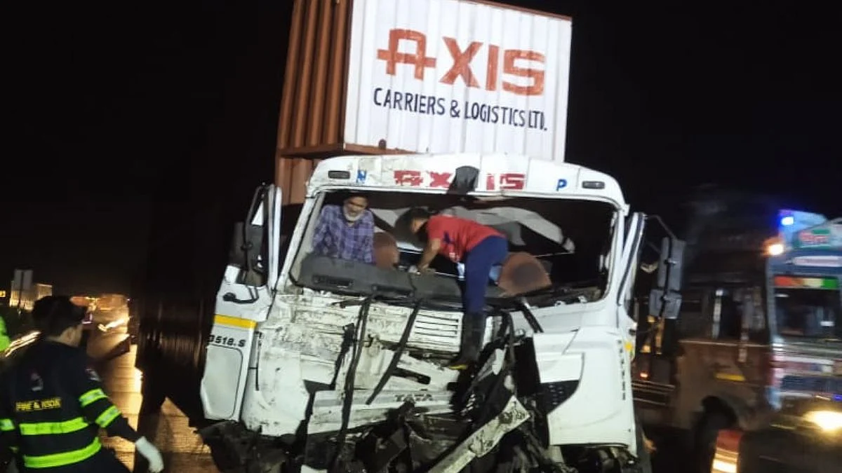 Accident On Mumbai Pune Highway