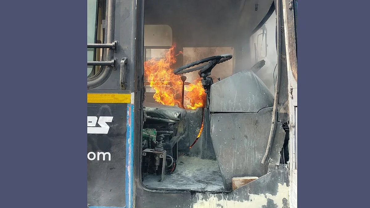 pune bus fire