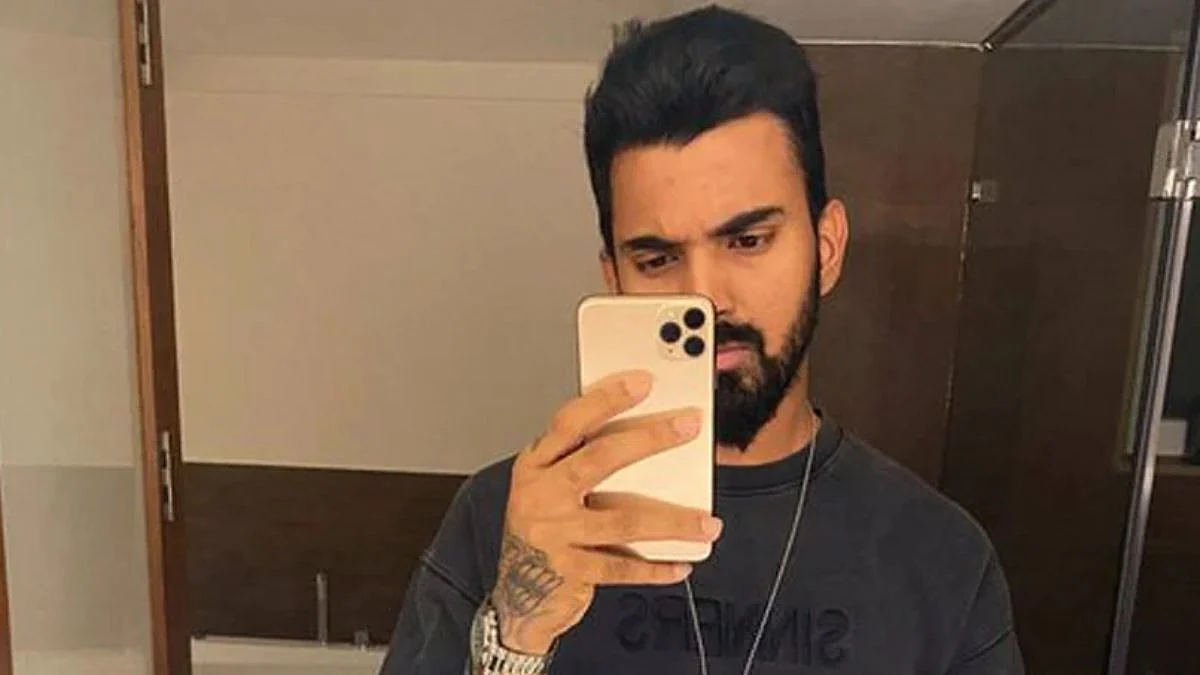 Which Smartphone Use KL Rahul