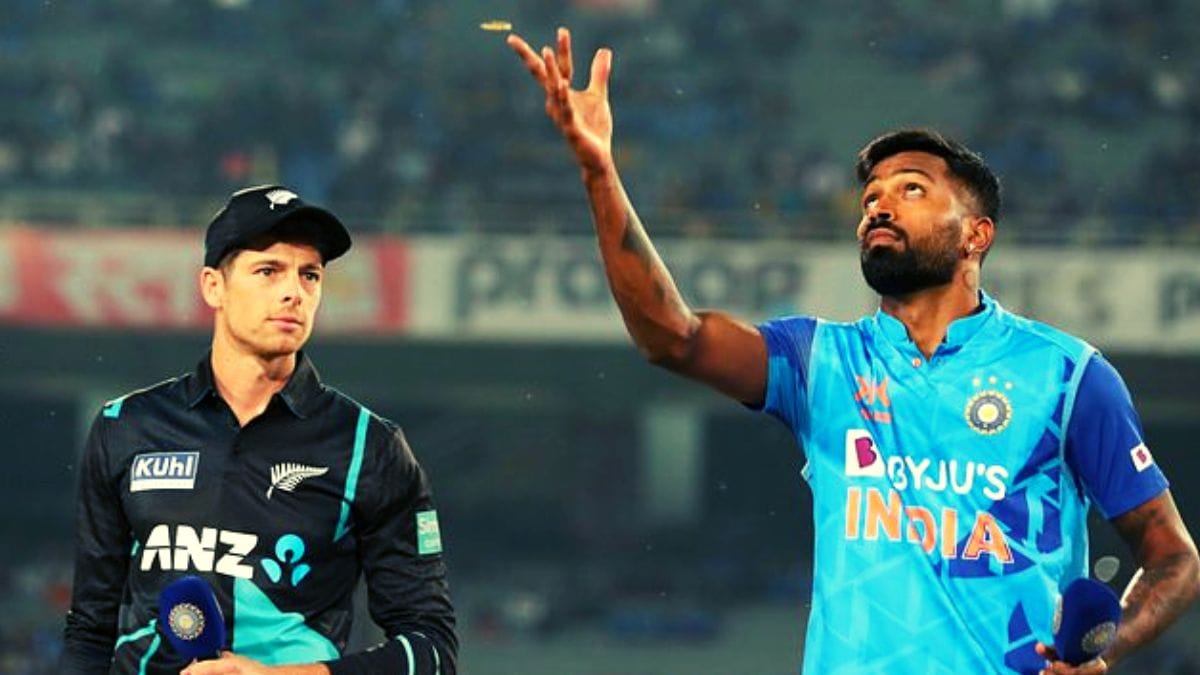 IND vs NZ 1st T20: रांची में 21 रन से भारत की हार, न्यूजीलैंड सीरीज में 1-0 से आगे Ind Vs NZ 1st T20: Team India ने टॉस जिंकला, हार्दिकचा चकित करणारा निर्णय; अशी आहे प्लेईंग 11| india vs new Zealand t20 series 1st t20 india win the toss and ball