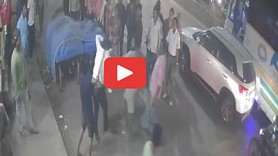 उल्हासनगरमध्ये मनसे पदाधिकाऱ्याला भररस्त्यात मारहाण; घटना CCTV कॅमेऱ्यात कैद | MNS worker beaten up in Ulhasnagar | Saam TV