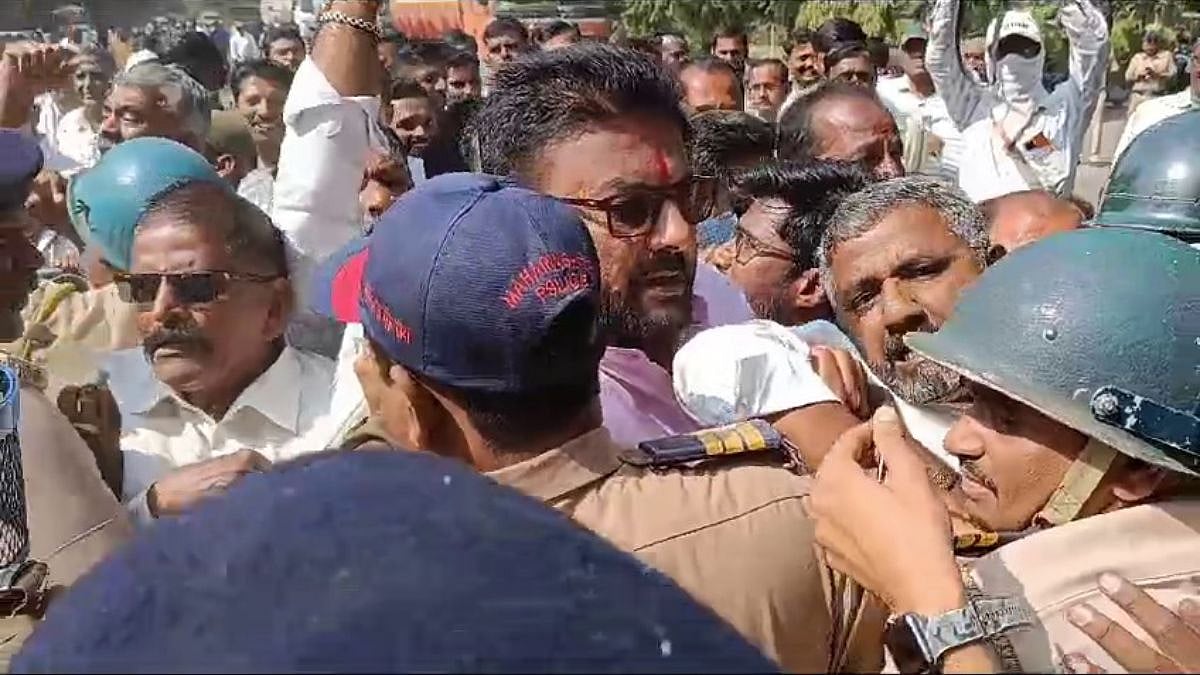 Sangli Breaking News: ऊस दरासाठी 'स्वाभिमानी'ची वसंतदादा कारखान्यावर धडक, पोलीस अन् कार्यकर्त्यांमध्ये झटापट| Sangli News Swabhimani Sanghatana March 0n Vasantdada sugar factory ...