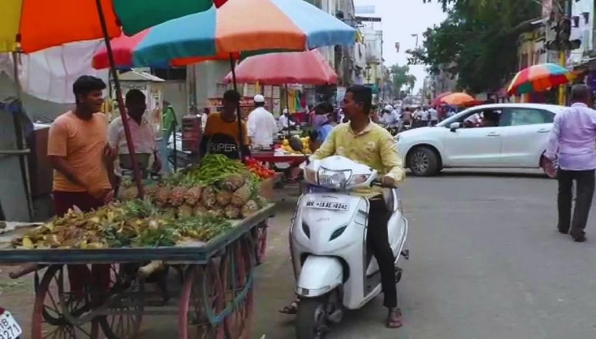 धुळ्यात बेफिक्रीचा बाजार