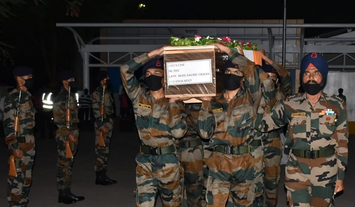 धक्कादायक ! सशस्त्र दलातील 800 जवानांची आत्महत्या पाहा कशामुळे आत्महत्याचा मार्ग निवडतात..