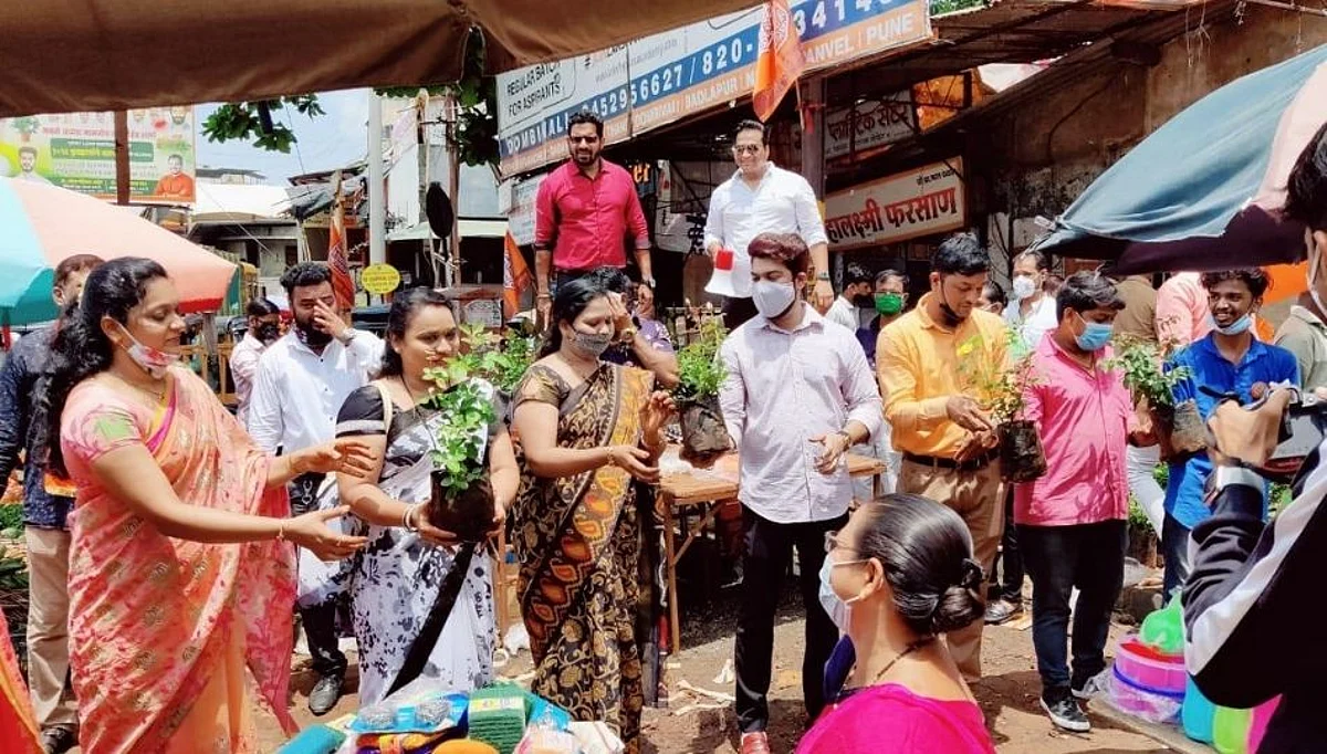 राज ठाकरे यांच्या वाढदिवसानिमित्त डोंबिवलीत 1053 फुलझाडांचे मोफत वाटप