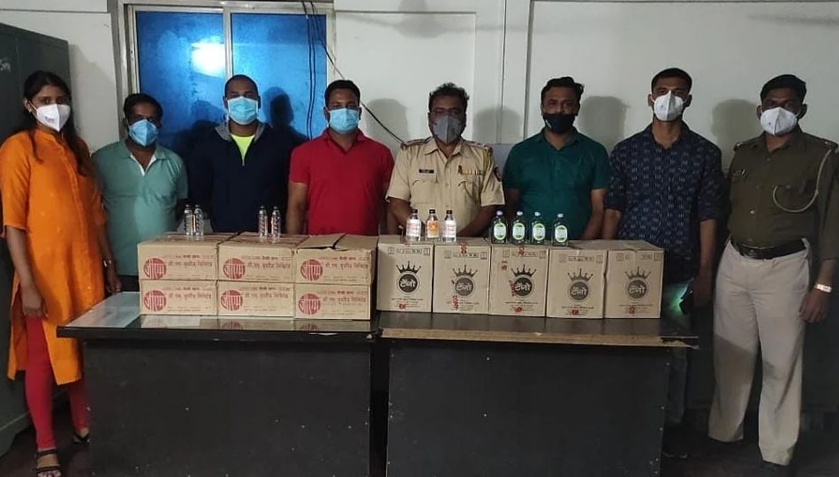 राजगुरुनगरमध्ये बेकायदेशीर देशी दारु अड्ड्यावर पोलीसांचा छापा