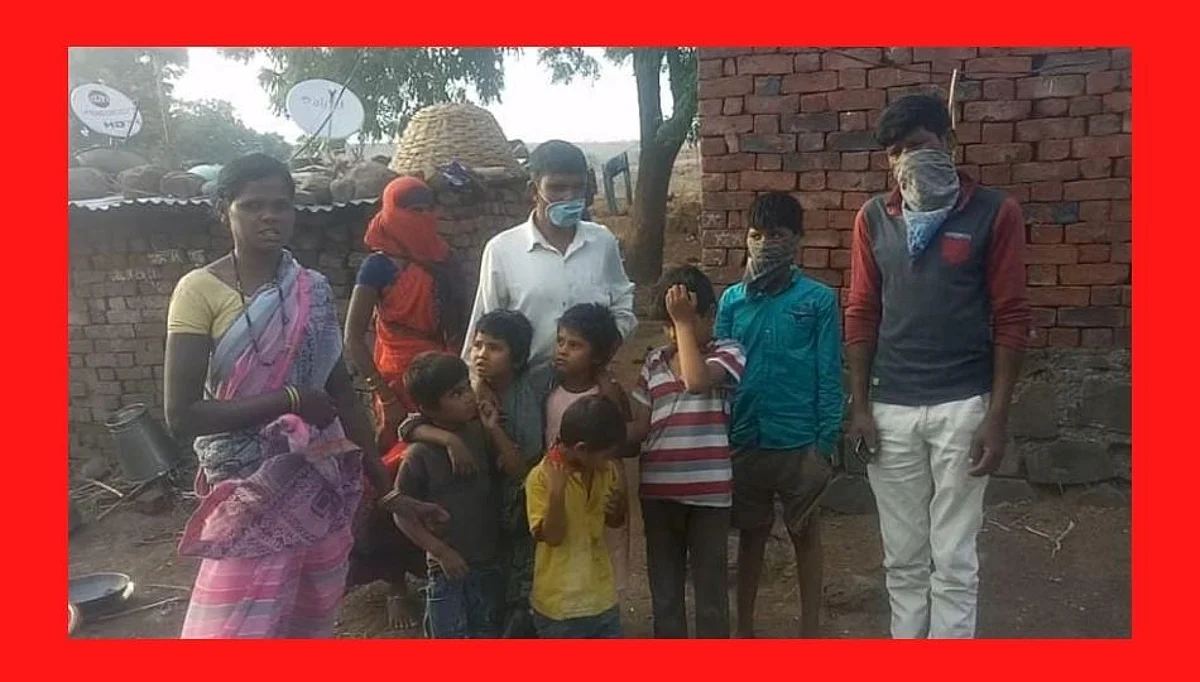 कोरोनाने मृत्यू पावलेल्या आईच्या दिव्यांग कुटुंबाला पाणी नाही दिलं !