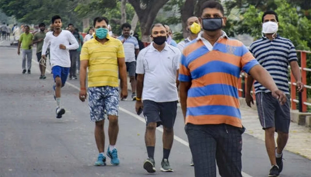 मॉर्निंग वॉक करणाऱ्या नागरिकांवर पोलिसांची कारवाई