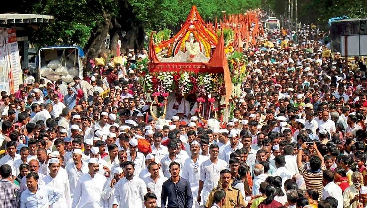 आषाढी वारी बाबत सरकारने पुनर्विचार करावा यासाठी आळंदीत बैठक...