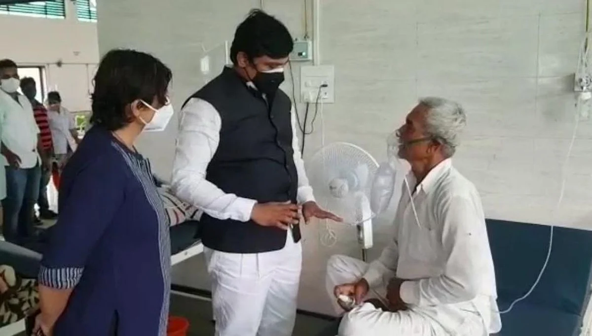 एकटे आमदार नव्हे संपूर्ण कुटुंब करतंय कोरोना रुग्णांची सेवा