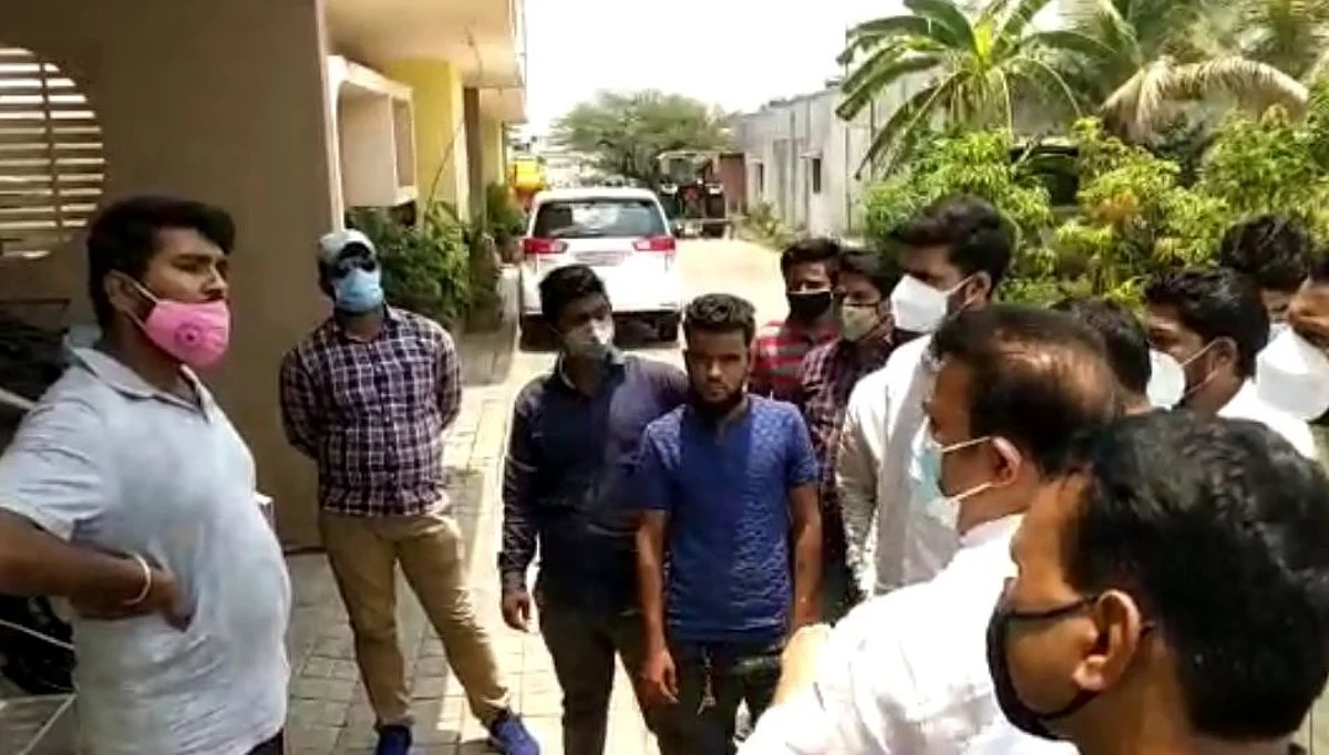 'त्या' तरुणांना आमदार शशिकांत शिंदेंची दमबाजी ..पहा व्हिडिओ