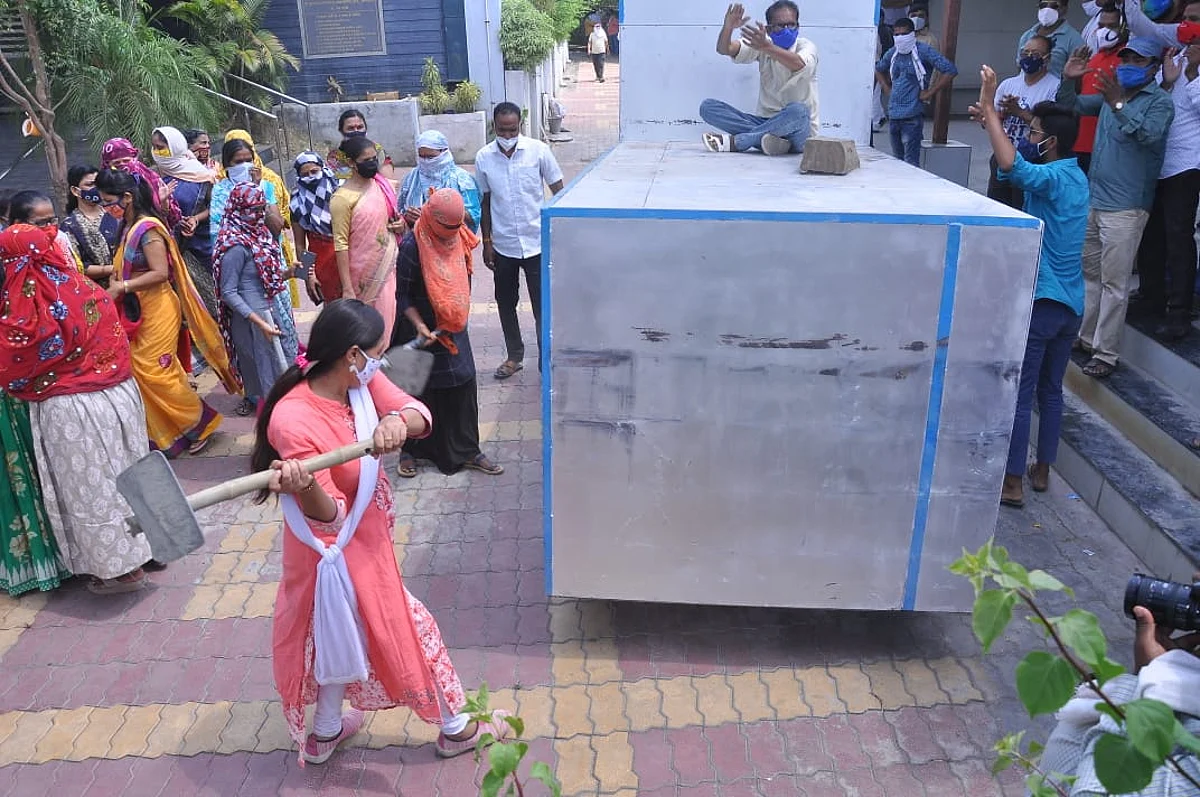 हिंदू स्मशानभूमीतील गॅस दाहिनीची नागरिकांकडून तोडफोड
