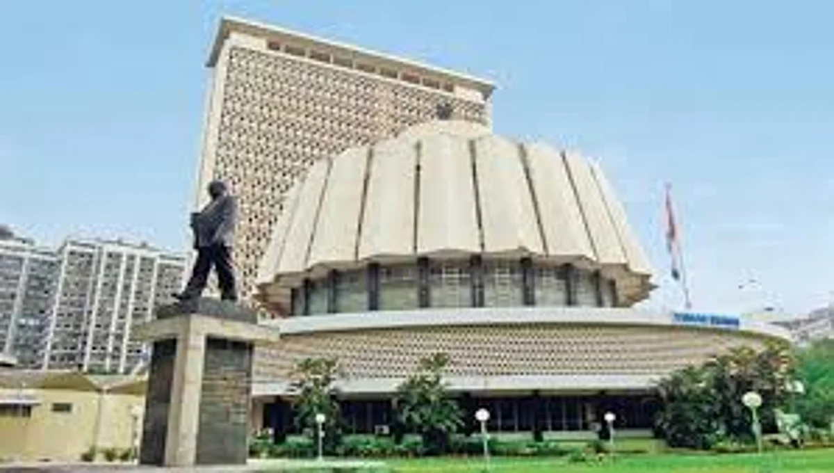 विधानपरिषदेच्या आखाड्यात कोणाची वर्णी लागणार? मुंडे, खडसेंसह नव्याने आलेल्या नेत्यांची भर...
