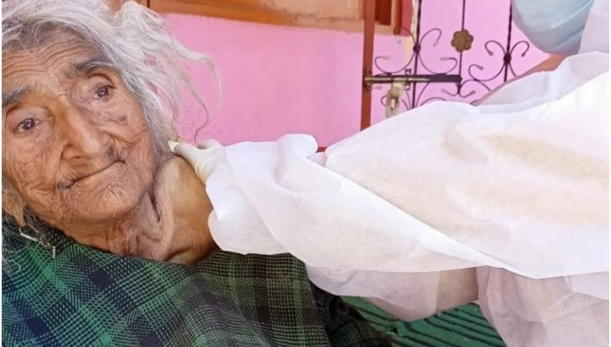 १२४ वर्षांच्या आजीनं घेतली कोरोनाची लस