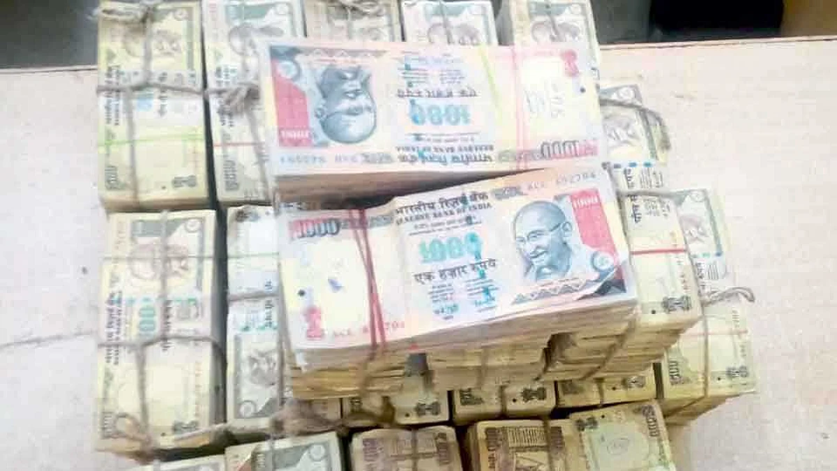 सुमारे एक कोटी रुपयांच्या हजार,पाचशेच्या जुन्या नोटा जप्त