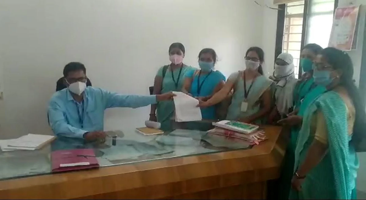 आशा स्वयंसेविका व गट प्रवर्तक महिला कर्मचारी आजपासून बेमुदत संपावर