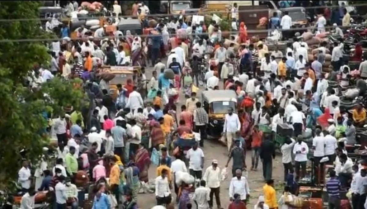 एपीएमसी मार्केट मध्ये तुफान गर्दी; सोशल डिस्टन्सचे उडाले तीनतेरा...