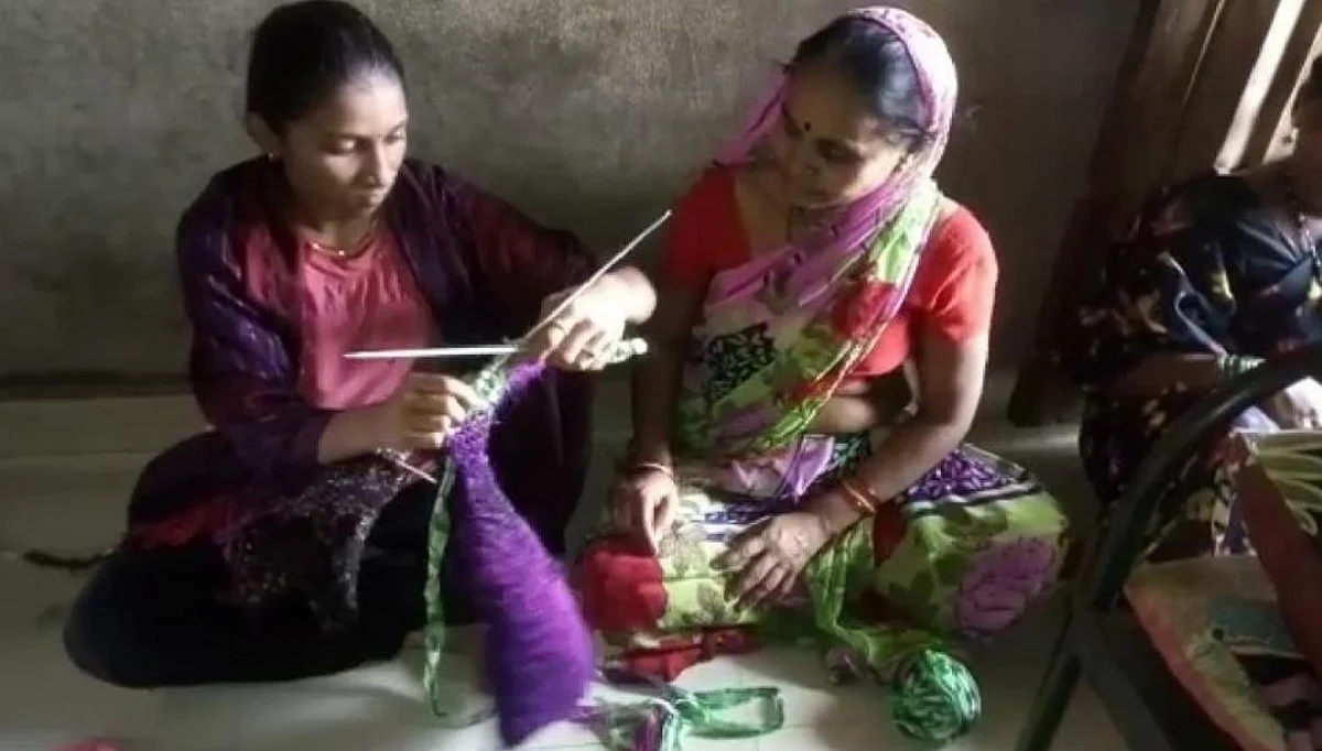 ललिता म्हणते, गावकऱ्यांनो हे बघा असा करा वेळेचा आणि इंटरनेटचा सदुपयोग