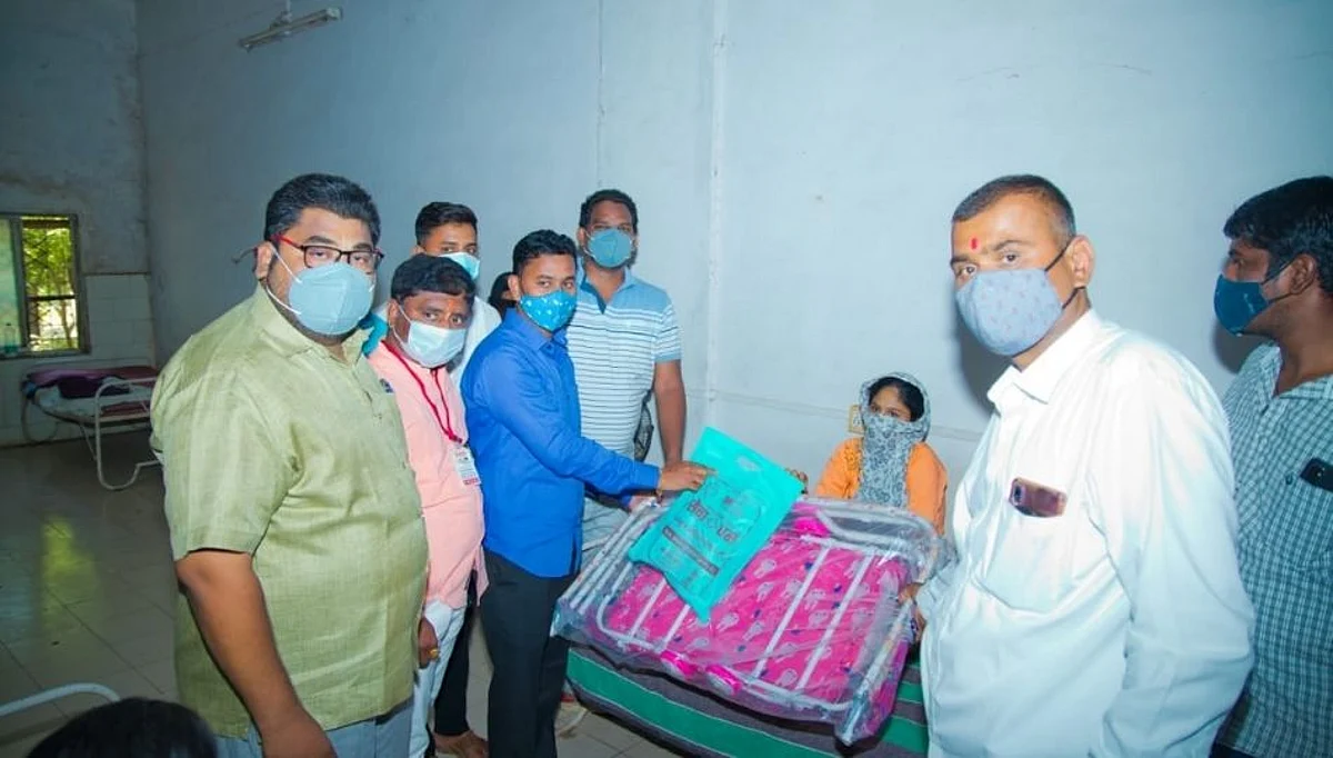 वाढदिवसाचे औचित्य साधत ''तो'' बनला 30 बाळांत झालेल्या महिलांचा भाऊ
