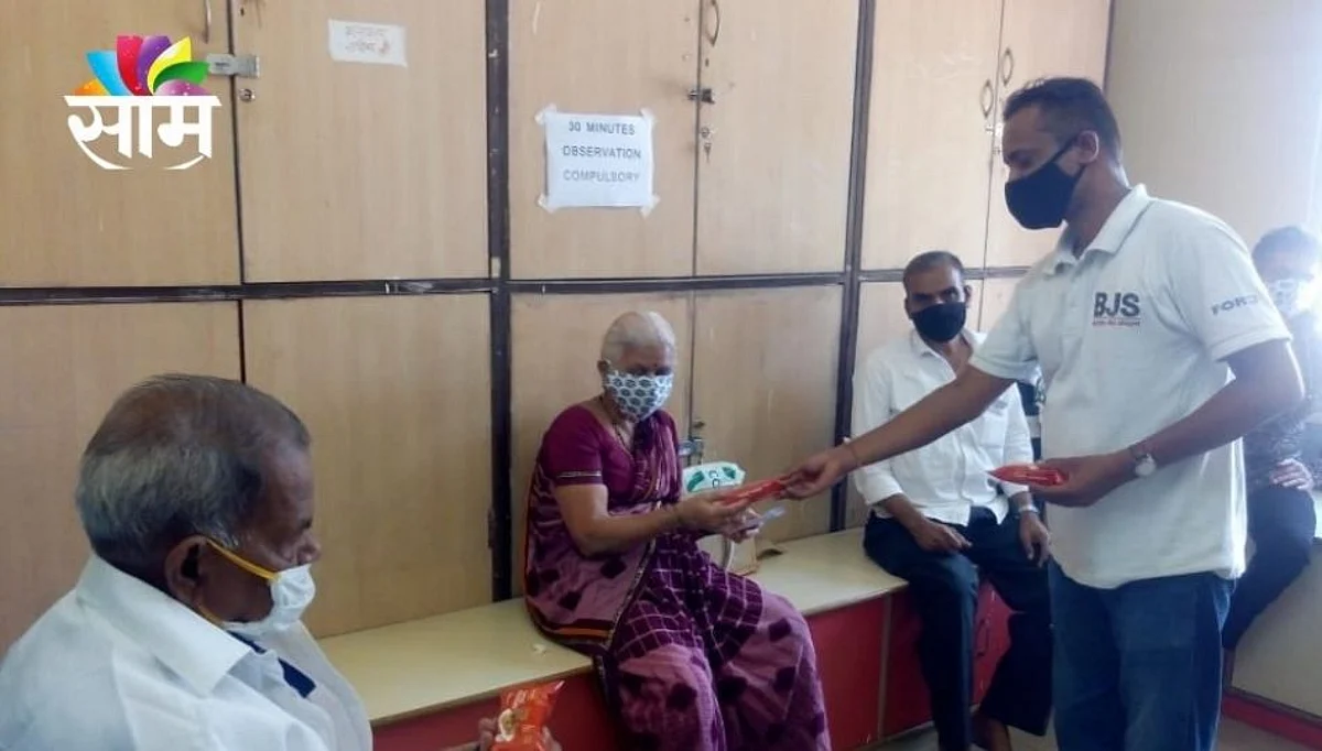 लस घ्या, बाकरवडी न्या - पुण्याच्या चितळे बंधूंचा लसीकरणासाठी पुढाकार !