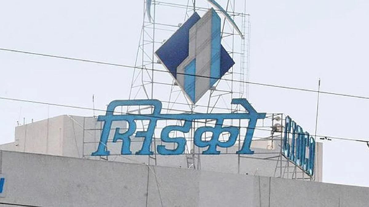 कागदपत्रांमध्ये फेरफार केल्या प्रकरणी सिडकोच्या कंपनी सचिवांना दणका