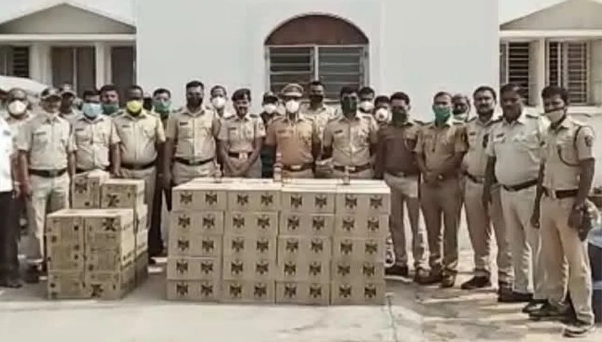 जतमध्ये अवैध विदेशी दारू विक्रीवर पोलिसांचा छापा आठ लाखांचा मुद्देमाल जप्त