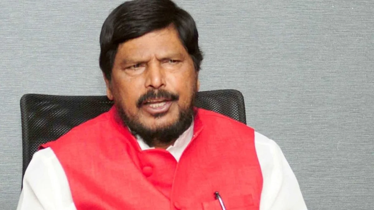 रामदास आठवलेंची कवितेतून उद्धव आणि राज ठाकरेंवर टीका