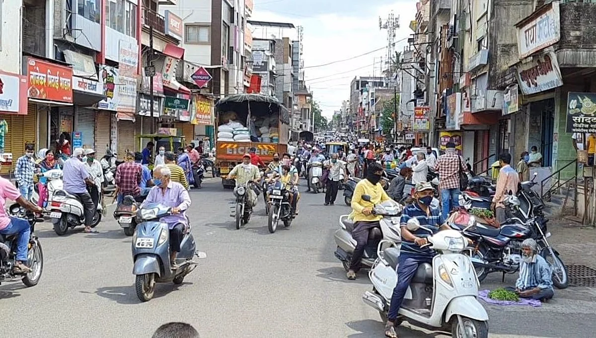 सांगलीत अत्यावश्यक खरेदीसाठी नागरिकांची मोठी गर्दी..