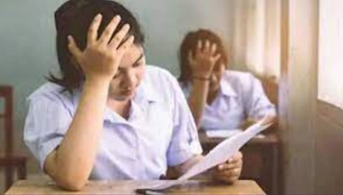 दहावीच्या विद्यार्थ्यांच्या अकरावीच्या प्रवेशाचं काय? सगळा संभ्रमच...(पहा व्हिडिओ)