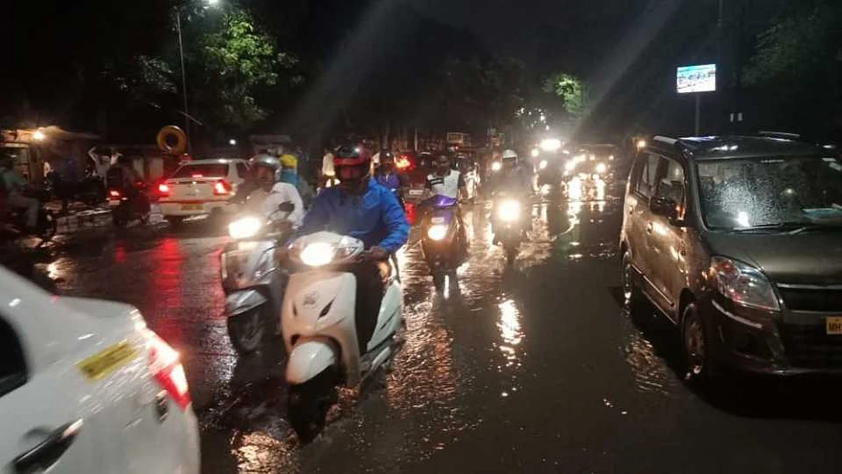 पंधरा मिनिटांच्या पावसामुळे व्हीआयपी रस्ता गेला पाण्यात!