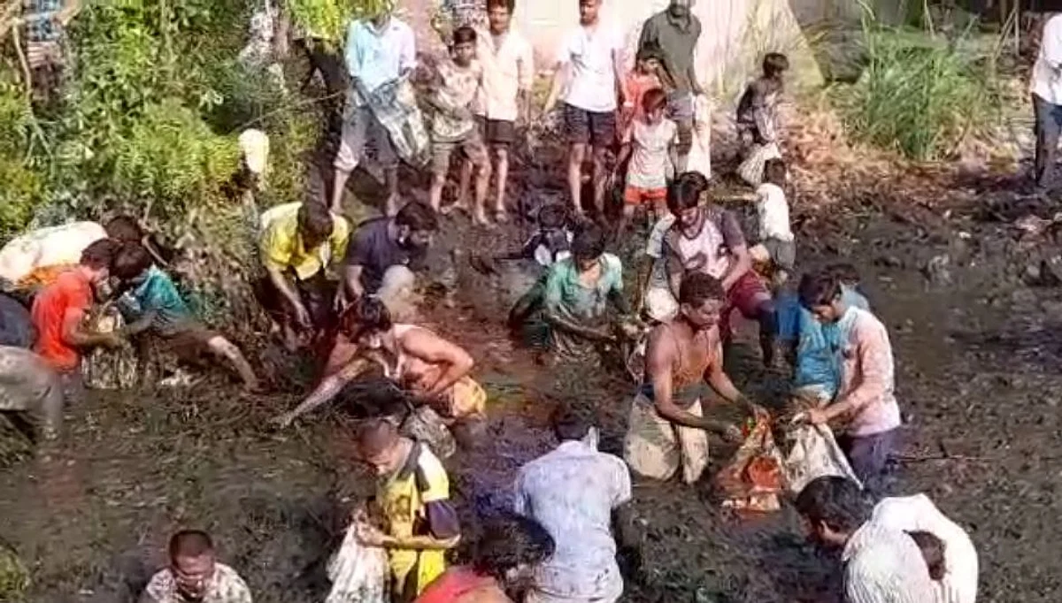 सांडपाण्यातले मासे पकडण्यापुढे कोरोनाचाही पडला विसर..पहा व्हिडिओ