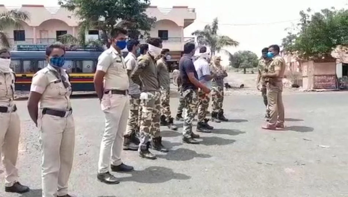 जऊळका येथील वादानंतर गावात पोलीस बंदोबस्तासह गावास छावणीचे स्वरूप