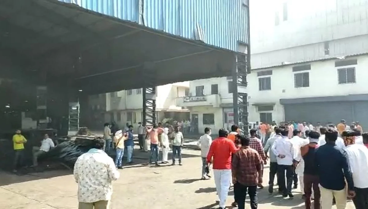 क्रेन अंगावर कोसळून कामगाराचा मृत्यू