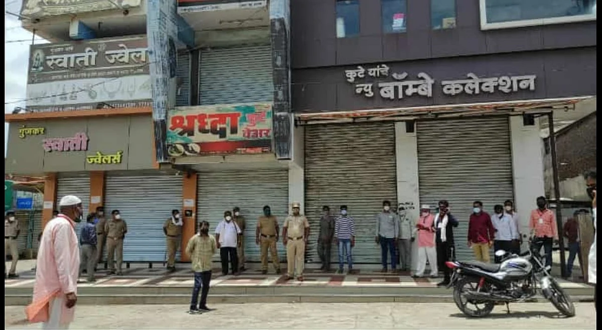 पाथरीत कापड दुकानदाराला पन्नास हजारांचा दंड