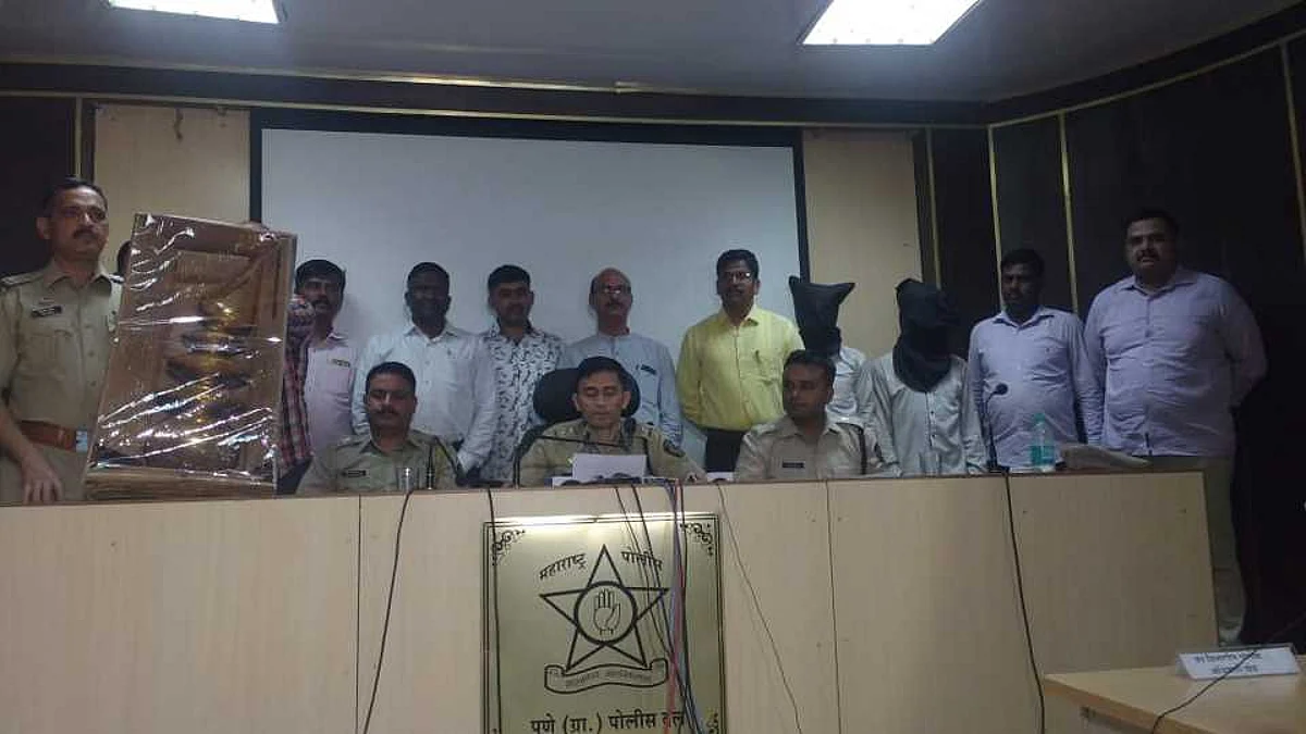 लोणावळ्यातील कार्ला येथील एकविरा मंदिराच्या पंचधातुच्या कळसाची चोरी करणाऱ्या चोराना अटक