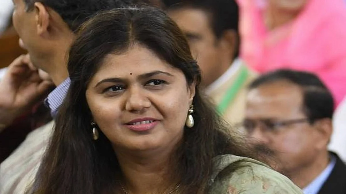 गोपीनाथ गडावरील पोस्टरवरून कमळ गायब; आज महाराष्ट्रात राजकीय भूकंप?