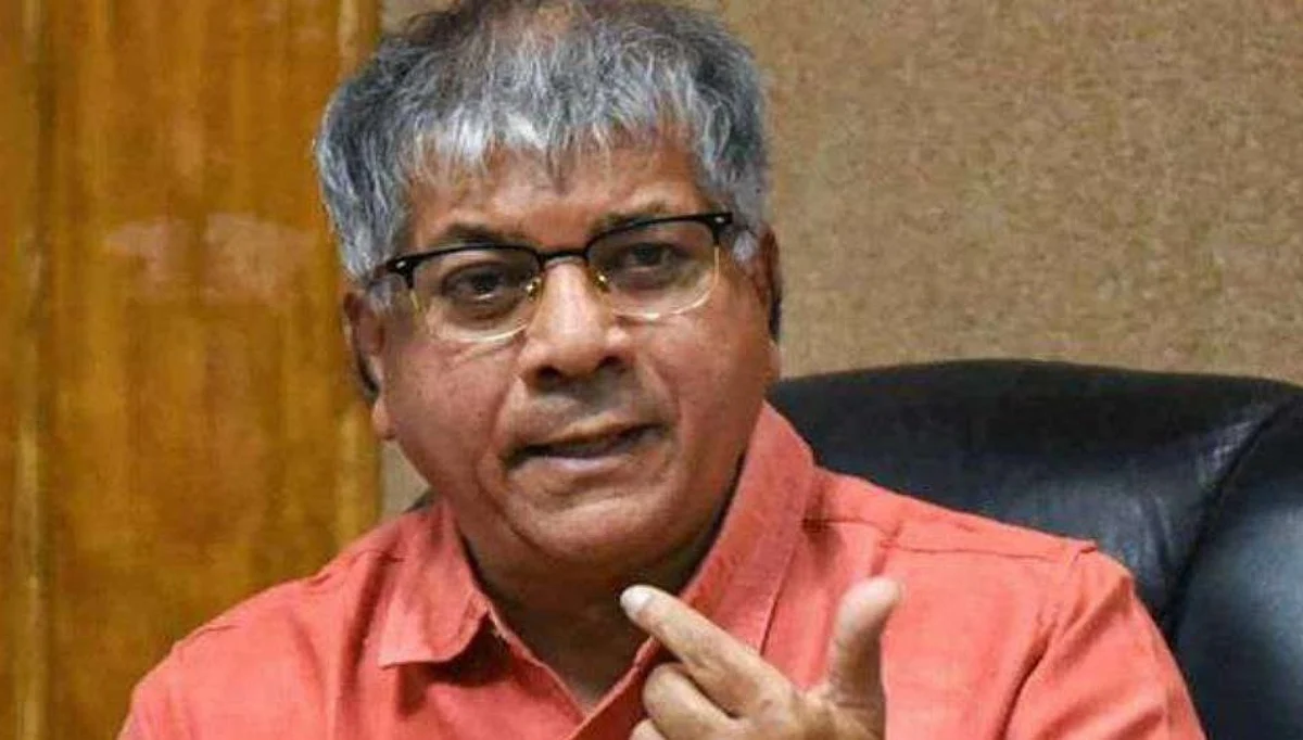 काँग्रेसने कॅबिनेट मधून बाहेर पडावे - प्रकाश आंबेडकर
