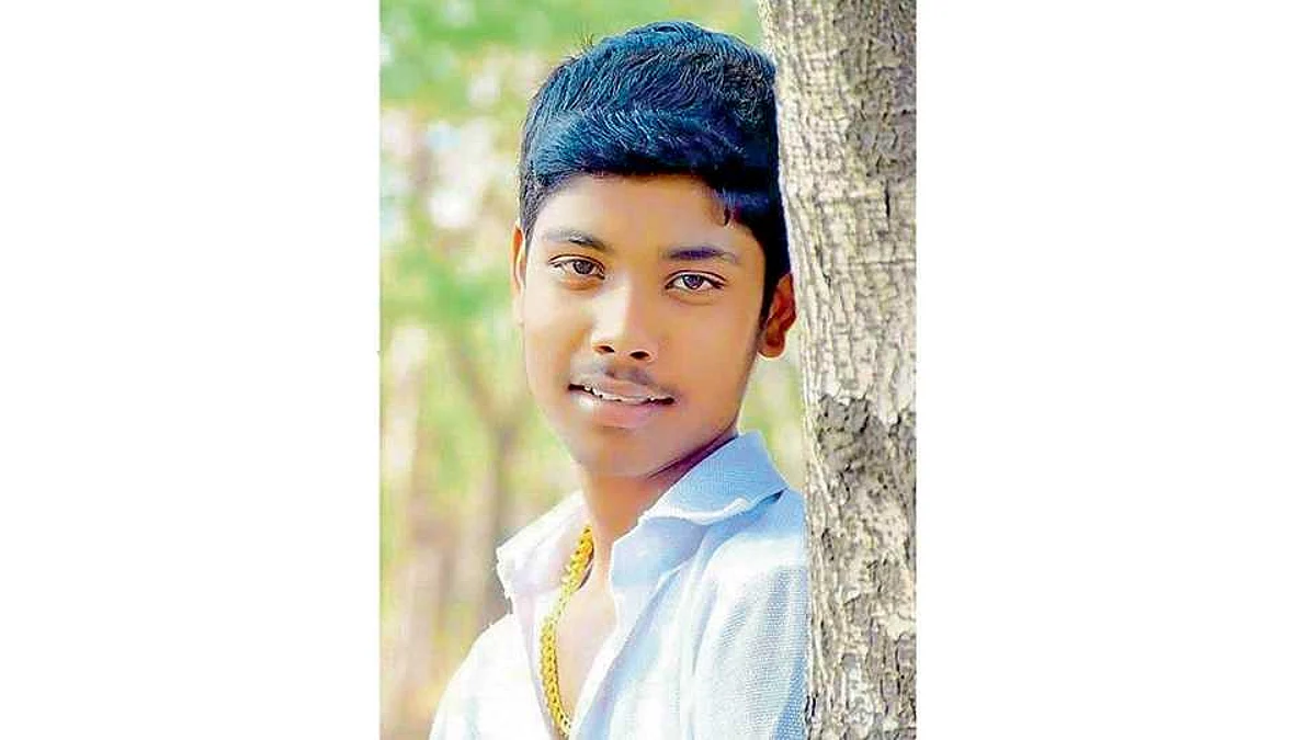 हल्लेखोरांनी दुचाकीवरील दोघांवर भर रस्त्यात कोयता आणि गजाने केला हल्ला