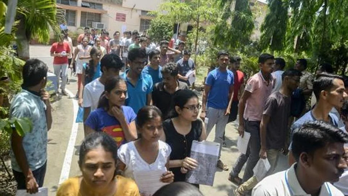 ‘नीट’ परीक्षेसाठी ओळखपत्र म्हणून आधार कार्डची मूळ प्रत अनिवार्य