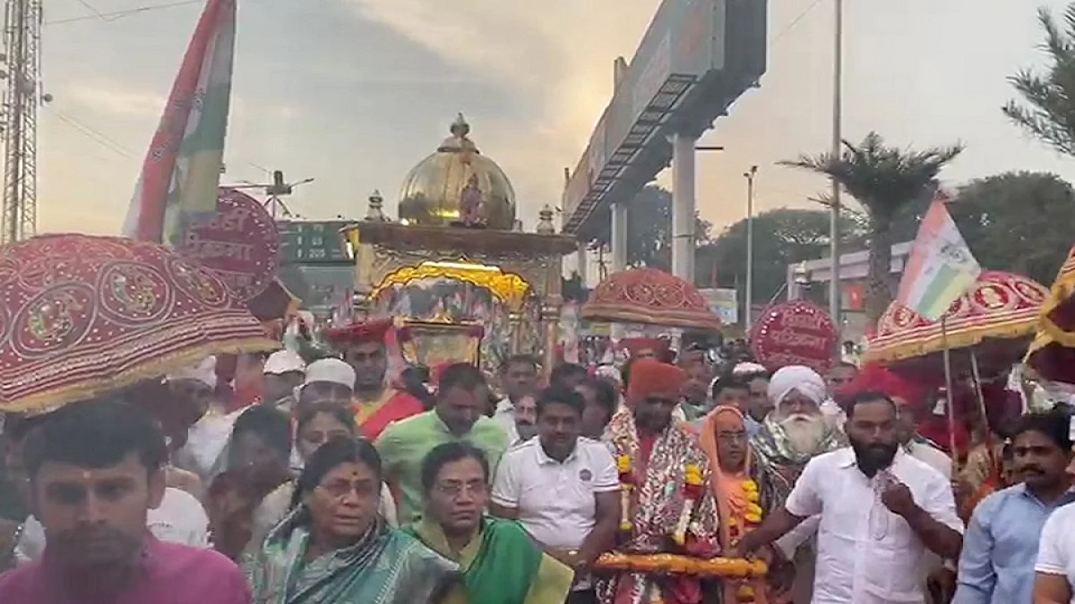 साईभक्तांना नाही कोरोनाची चिंता! आदेश धुडकावत काढली परिक्रमा