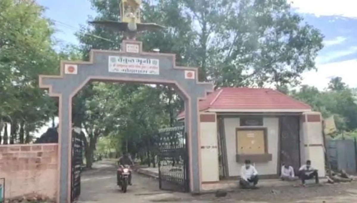 बार्शीत लोकसहभागातून हिंदू, मुस्लिम, लिंगायत स्मशानभूमीचा कायापालट