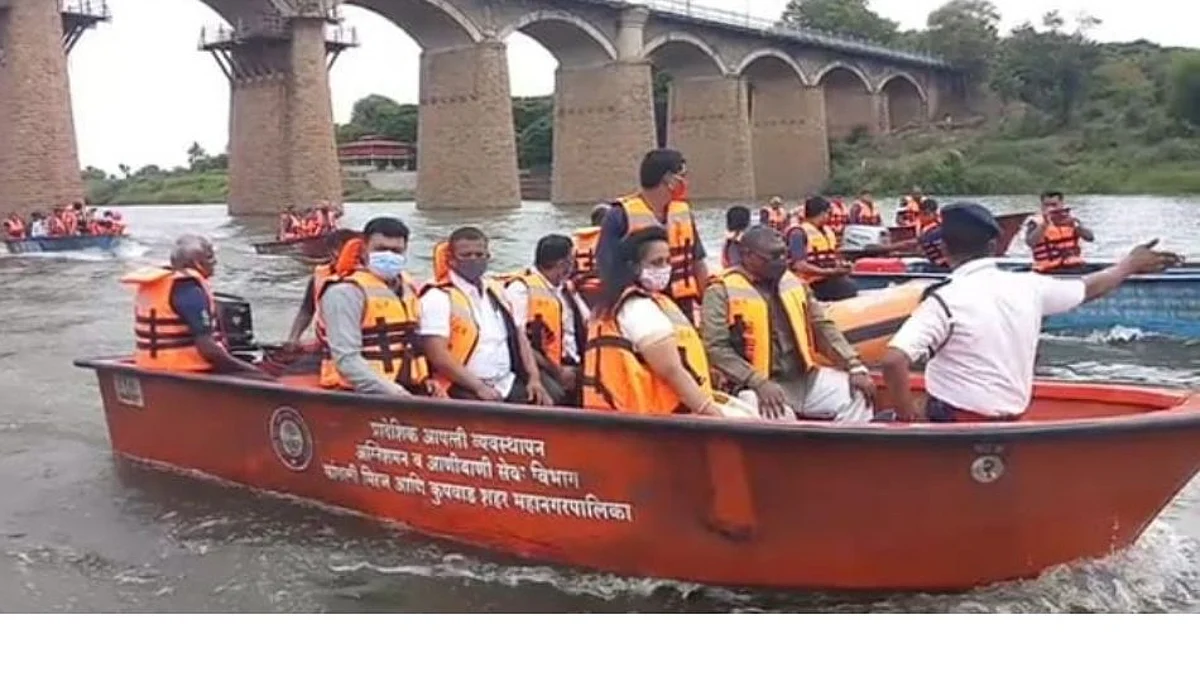 सांगली महापालिकेकडून आपत्ती पूर्व तयारीला वेग; नदी पात्रात घेतले बोटींचे प्रात्यक्षिक.