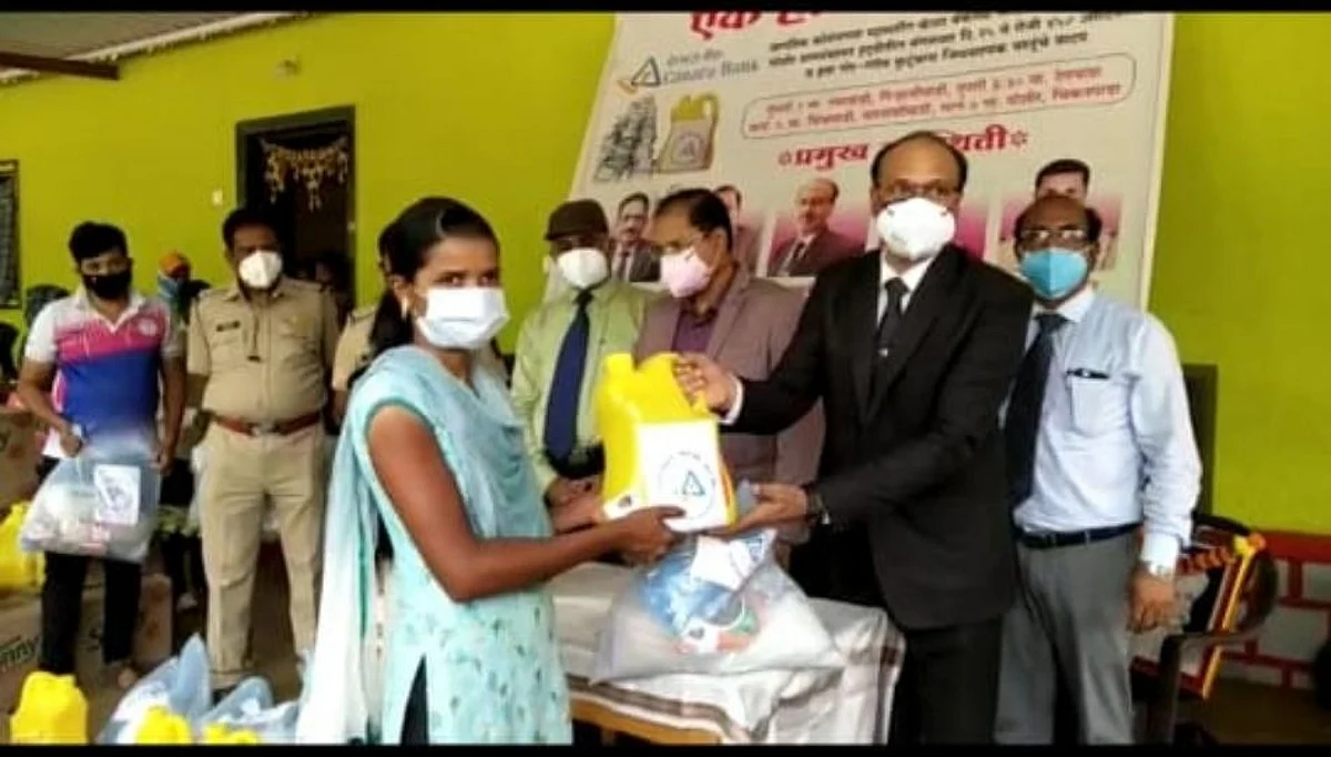 कॅनरा बँकेकडून आदिवासी बांधवांना मदतीचा हात