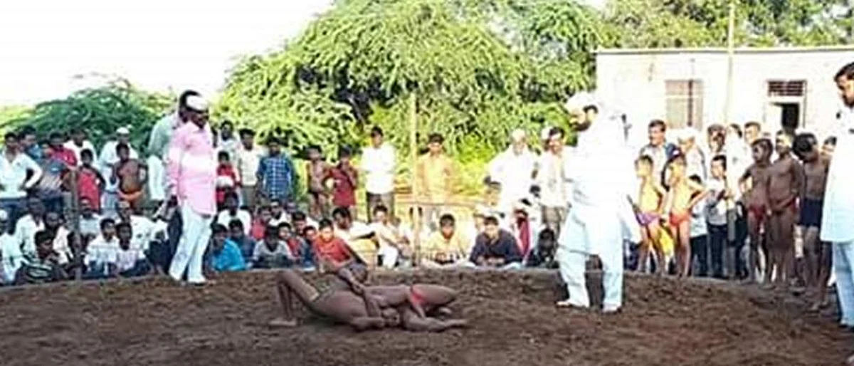 ...आणि आमदार भारत भालके कुस्तीच्या मैदानात पंच म्हणून उतरले!