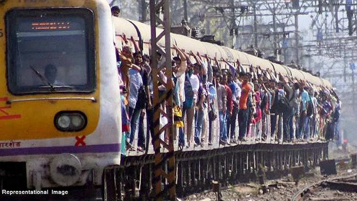 Mumbai Local | मुंबई लोकल सुरु होण्याचे संकेत, वाचा कधी होणार सर्वसामान्यांसाठी मुंबई लोकल सुरु?