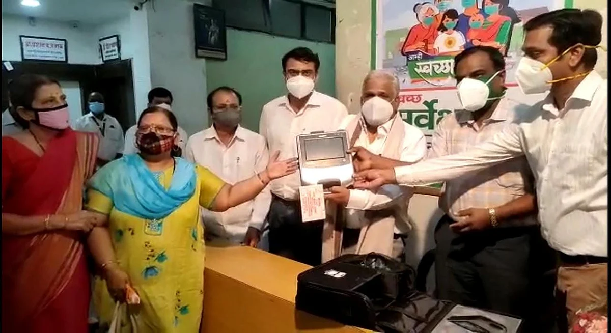 अंबरनाथच्या कोविड रुग्णालयात व्हेंटिलेटर दान !
