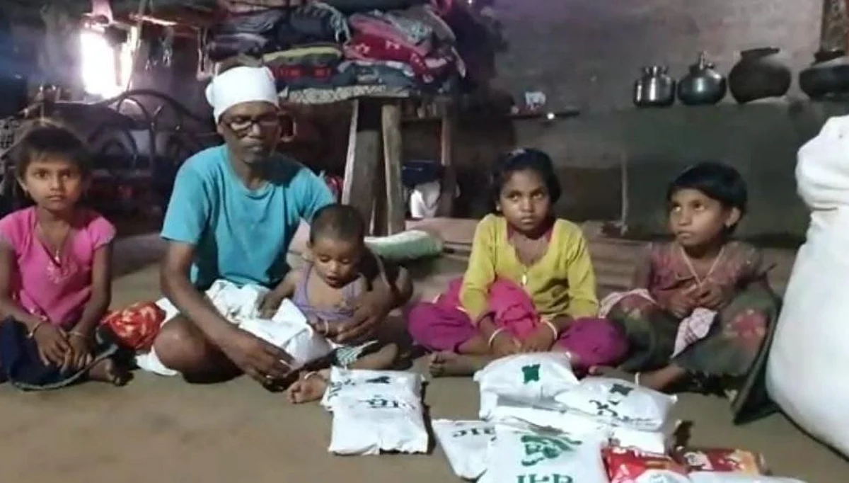 35 वर्षांपासुन पुरुष सेवक अंगणवाडीचे सांभाळ करत आहे