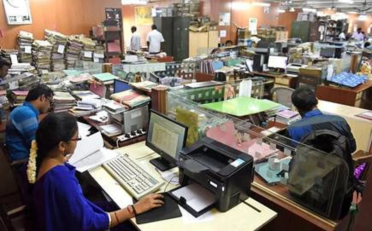 सरकारी कर्मचाऱ्यांना 8 तासांऐवजी 9 तास ड्युटी