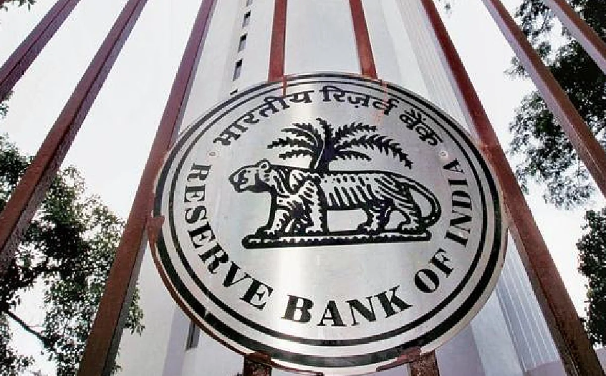 RIB: भारतीय अर्थव्यस्थेला कोरोनाचा मोठा झटका! रुळावर येण्यासाठी लागणार १५ वर्षे