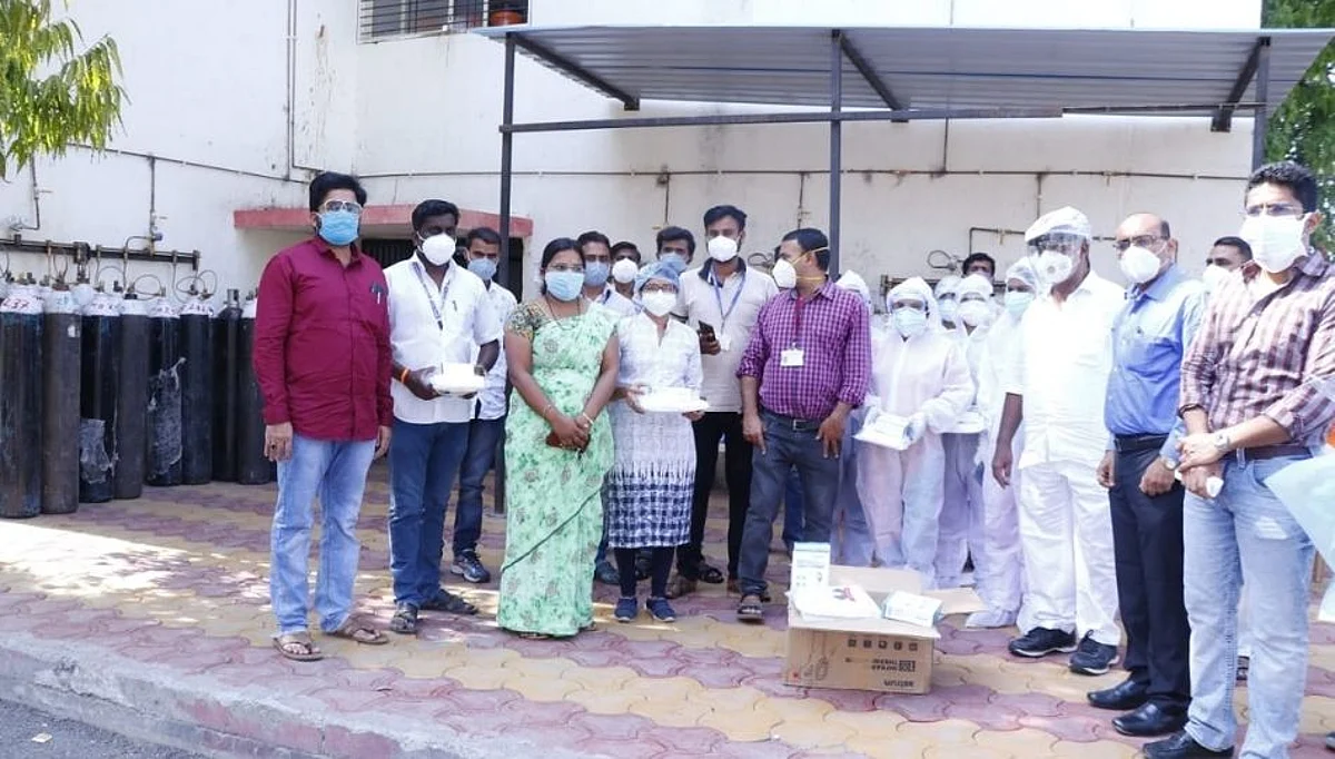 बीड नगरपालिकेकडून कोरोना प्रतिबंधात्मक साहित्याचे वाटप
